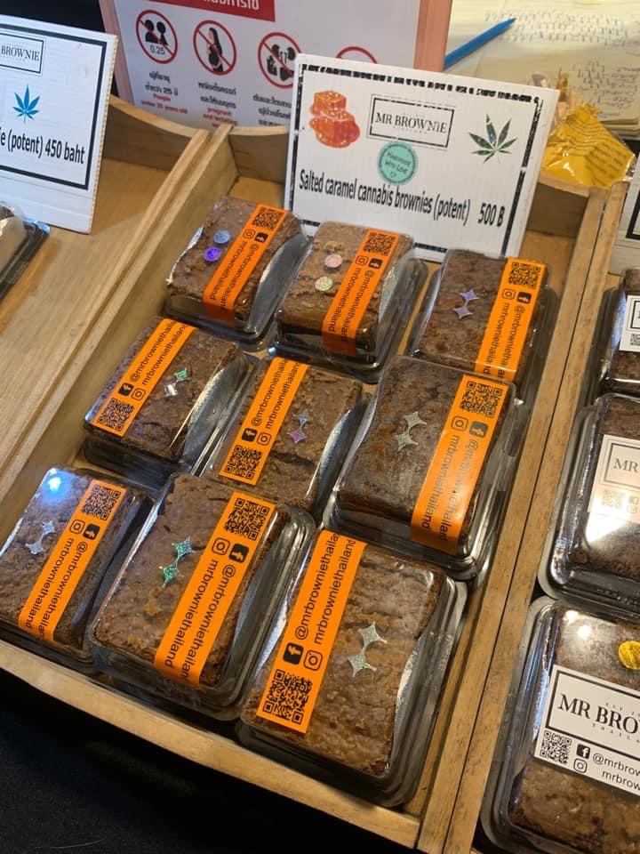 泰國普吉島｜Lard Yai 大坡夜市，普吉島週日限定夜市，街道建築感受濃濃葡式風情 @飛天璇的口袋