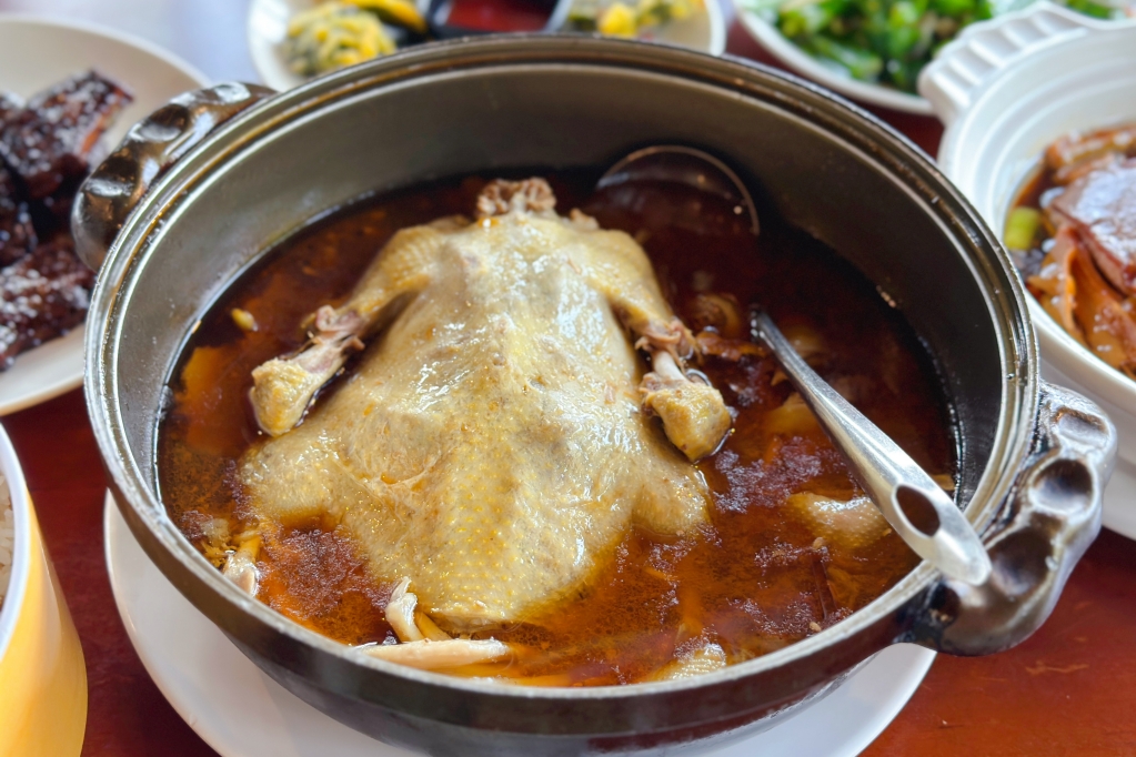 台中石岡｜仙塘跡餐廳，為了燜鴨專程來朝聖，非常隱密生意卻超好的景觀餐廳 @飛天璇的口袋