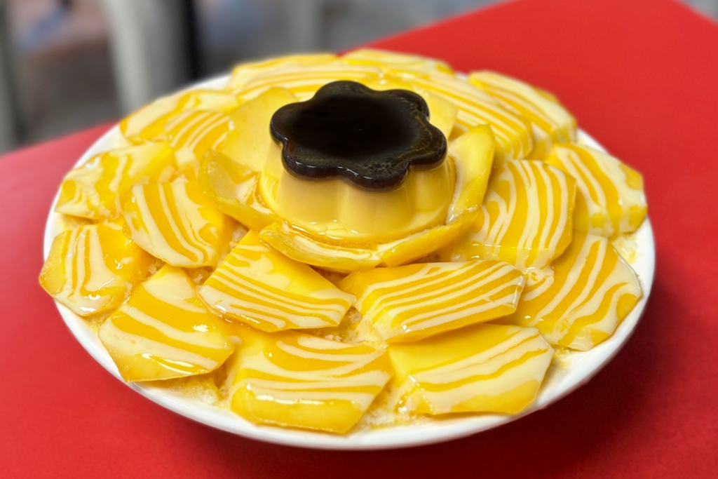 台中龍井｜東海何媽媽冰店，冬天草莓冰夏天芒果冰，東海學生求學時代的回憶 @飛天璇的口袋