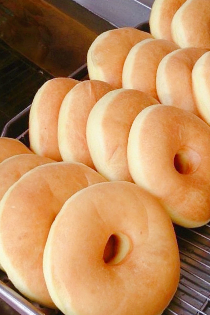 台中清水｜嘉新麵包．被麵包耽誤的炸雞店，一咬下還會噴汁 @飛天璇的口袋