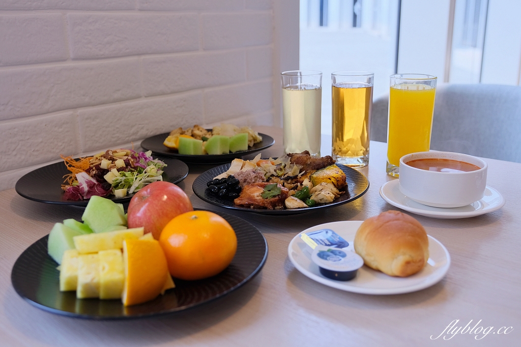 新北淡水｜將捷金鬱金香酒店，房間陽台正對淡水河美景，結合飯店商場和電影院 @飛天璇的口袋