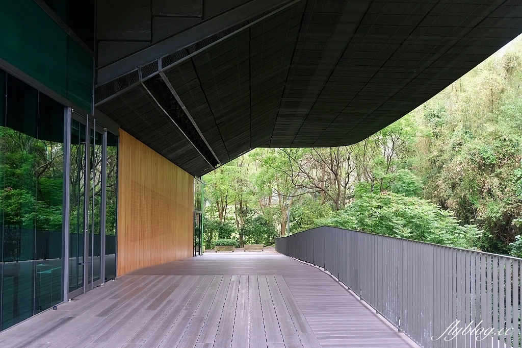 新北淡水｜星巴克淡水雲門門市．最有文藝氣息的星巴克，森林系的玻璃屋咖啡店 @飛天璇的口袋