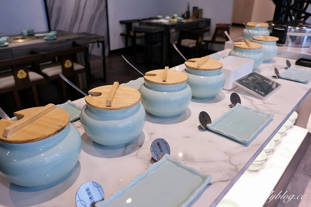 台中北屯｜青花驕，典雅東方設計美學用餐環境，連湯都可以喝的麻辣鍋(附2023最新菜單) @飛天璇的口袋