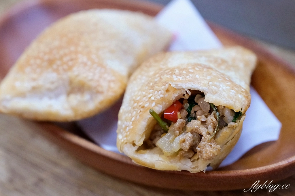 台北中正｜汪記餅家手作燒餅，南機場夜市胖胖小燒餅，吃得到黑糖珍珠、打拋豬和蒙古烤肉口味 @飛天璇的口袋