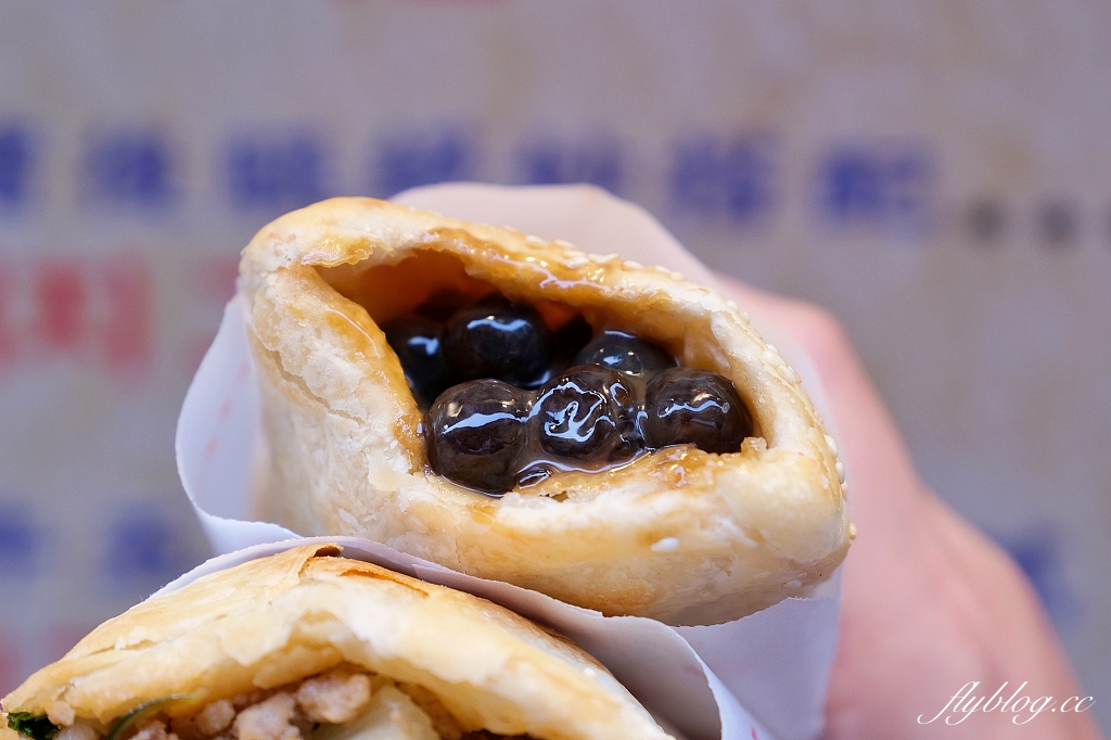 台北中正｜汪記餅家手作燒餅，南機場夜市胖胖小燒餅，吃得到黑糖珍珠、打拋豬和蒙古烤肉口味 @飛天璇的口袋