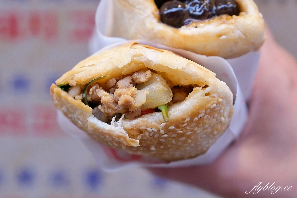 台北中正｜汪記餅家手作燒餅，南機場夜市胖胖小燒餅，吃得到黑糖珍珠、打拋豬和蒙古烤肉口味 @飛天璇的口袋