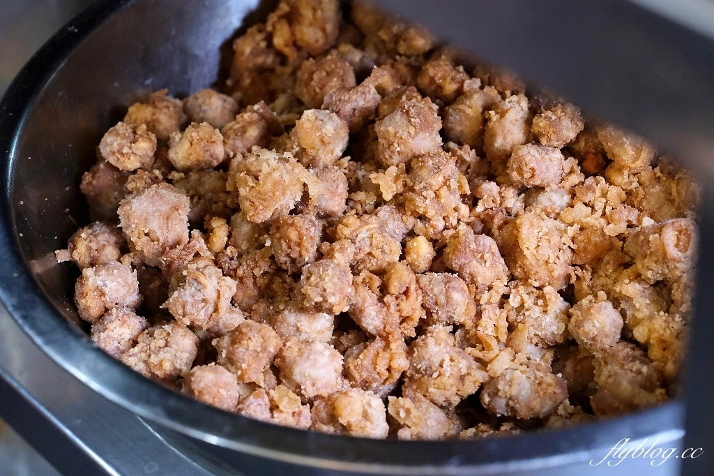 台北中正｜好吃炸雞，南機場夜市裡的炸雞名店，CP值很高比臉大的60元炸雞 @飛天璇的口袋