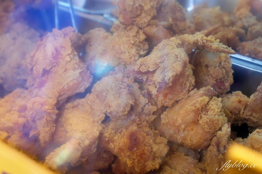 台北中正｜好吃炸雞，南機場夜市裡的炸雞名店，CP值很高比臉大的60元炸雞 @飛天璇的口袋