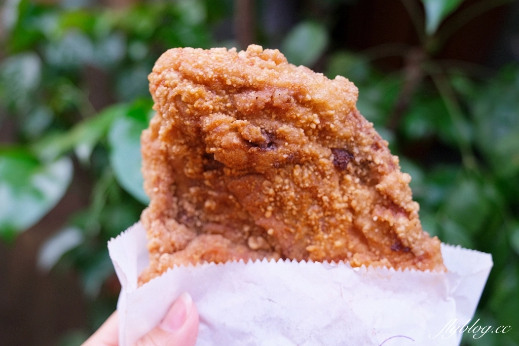 台北中正｜好吃炸雞，南機場夜市裡的炸雞名店，CP值很高比臉大的60元炸雞 @飛天璇的口袋