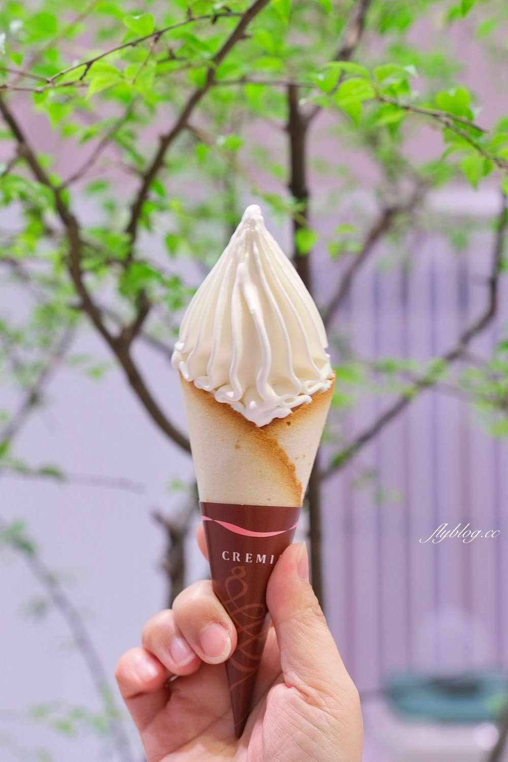 台中東區｜Cremia 台中Lalaport北館，超濃郁日本北海道冰淇淋，選用白色戀人餅乾同款甜筒 @飛天璇的口袋