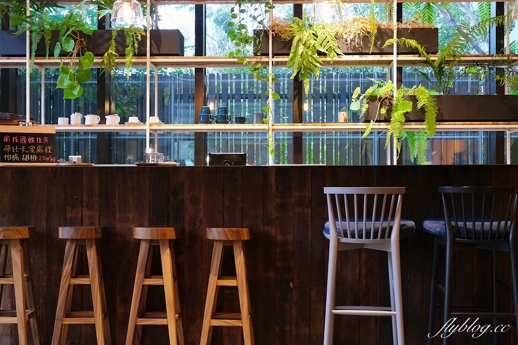 新竹竹北｜半畝院子，竹北森林系咖啡館茶窩窩，坐落在住宅區裡的人文館 @飛天璇的口袋