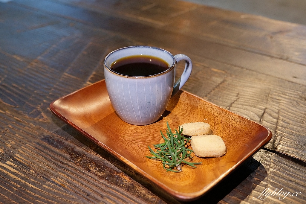 新竹竹北｜半畝院子，竹北森林系咖啡館茶窩窩，坐落在住宅區裡的人文館 @飛天璇的口袋