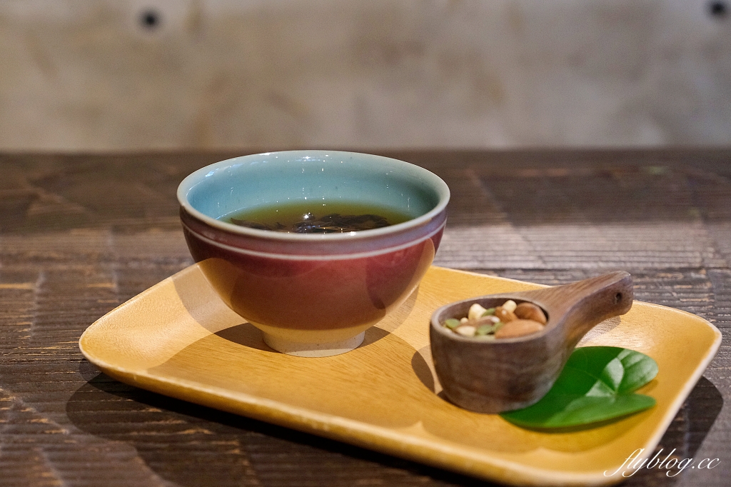 新竹竹北｜半畝院子，竹北森林系咖啡館茶窩窩，坐落在住宅區裡的人文館 @飛天璇的口袋