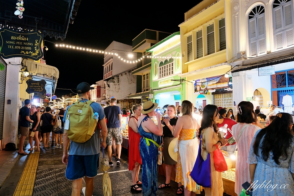 泰國普吉島｜Lard Yai 大坡夜市，普吉島週日限定夜市，街道建築感受濃濃葡式風情 @飛天璇的口袋