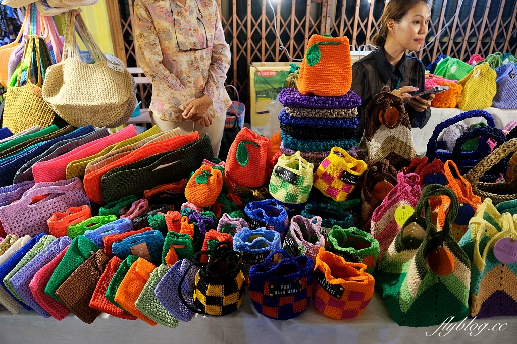 泰國普吉島｜Lard Yai 大坡夜市，普吉島週日限定夜市，街道建築感受濃濃葡式風情 @飛天璇的口袋