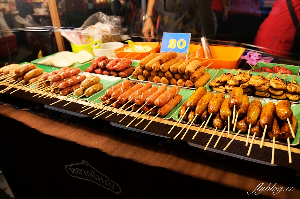 泰國普吉島｜Lard Yai 大坡夜市，普吉島週日限定夜市，街道建築感受濃濃葡式風情 @飛天璇的口袋