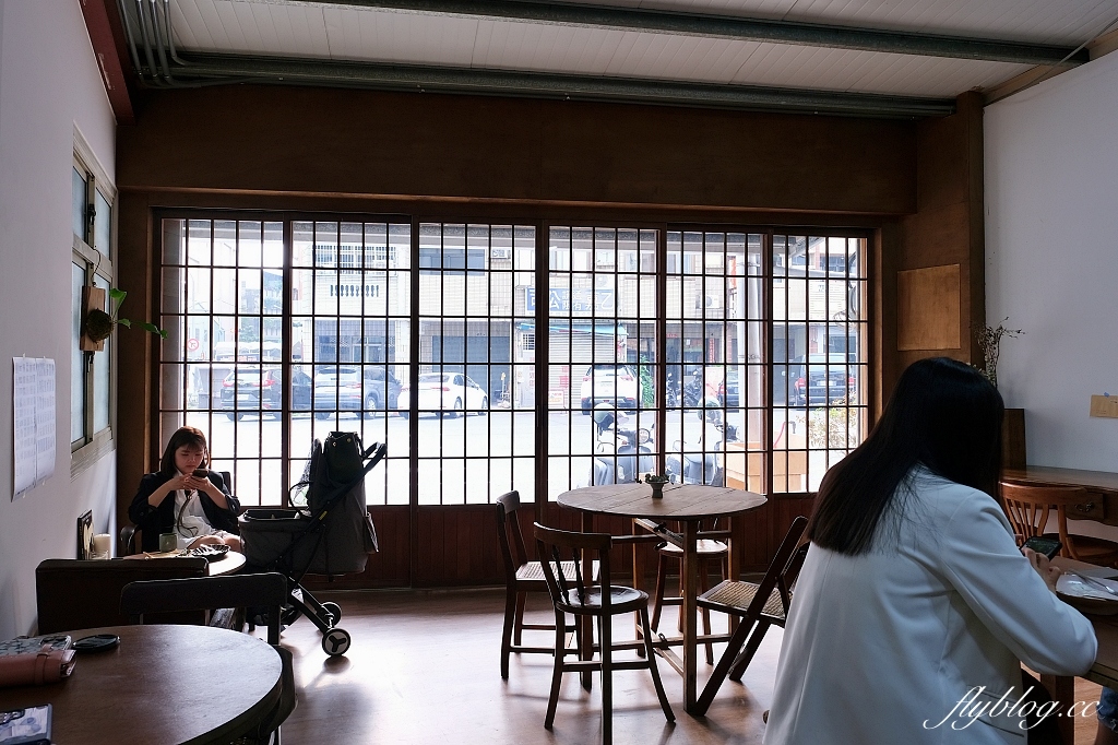 台中東區｜小犬咖啡店．日系老宅風咖啡館，手做吐司和甜點都很有水準 @飛天璇的口袋