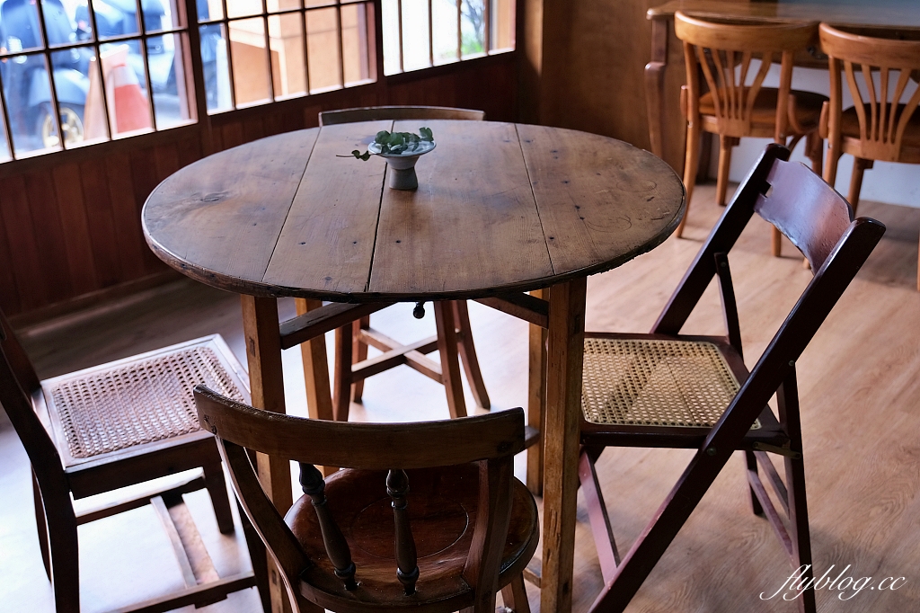 台中東區｜小犬咖啡店．日系老宅風咖啡館，手做吐司和甜點都很有水準 @飛天璇的口袋