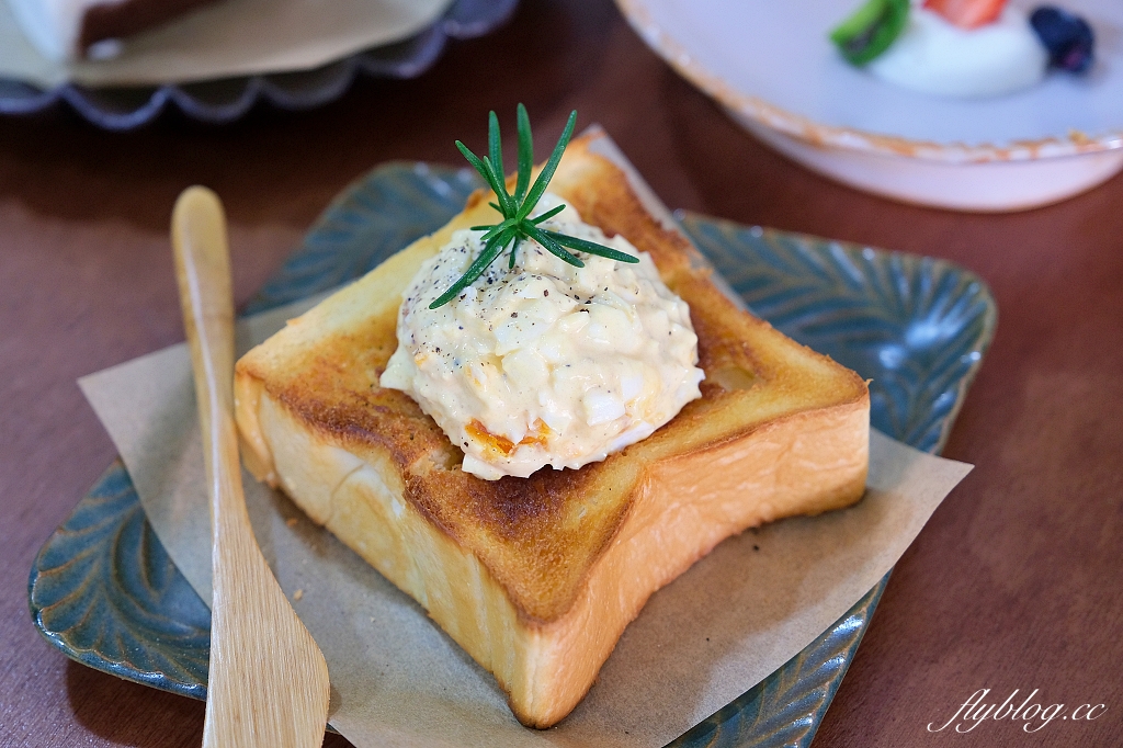 台中東區｜小犬咖啡店．日系老宅風咖啡館，手做吐司和甜點都很有水準 @飛天璇的口袋