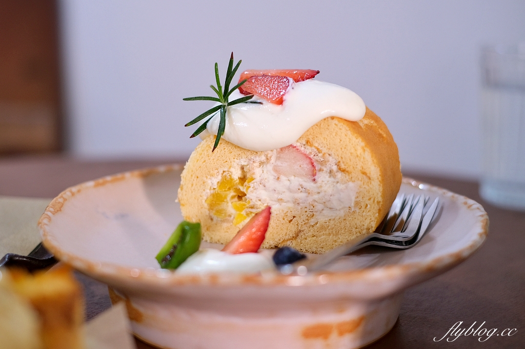 台中東區｜小犬咖啡店．日系老宅風咖啡館，手做吐司和甜點都很有水準 @飛天璇的口袋