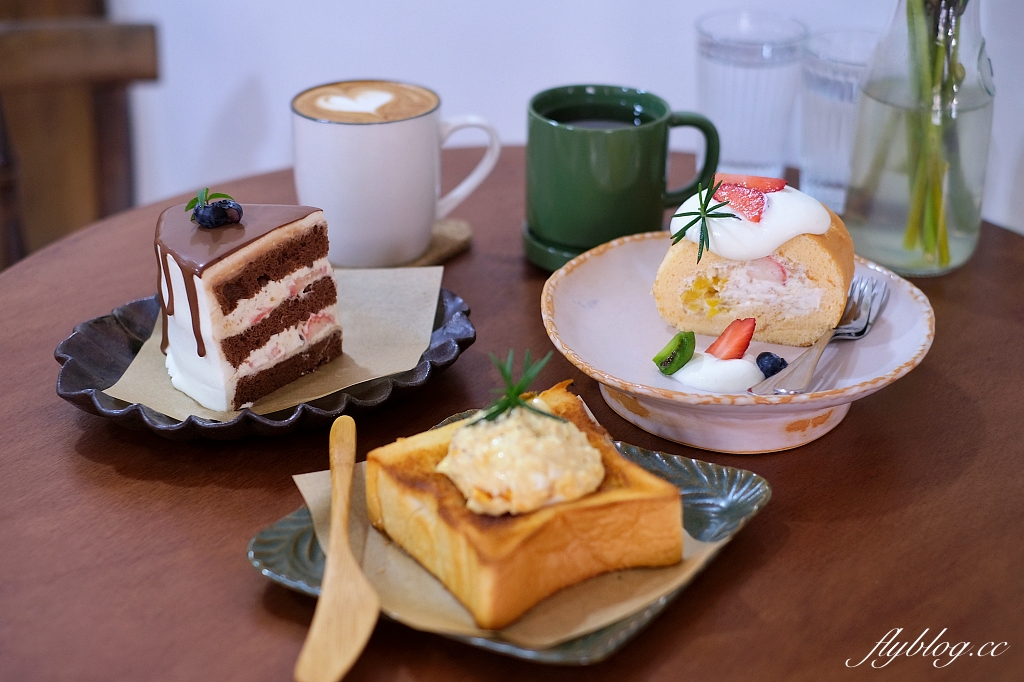 台中東區｜小犬咖啡店．日系老宅風咖啡館，手做吐司和甜點都很有水準 @飛天璇的口袋