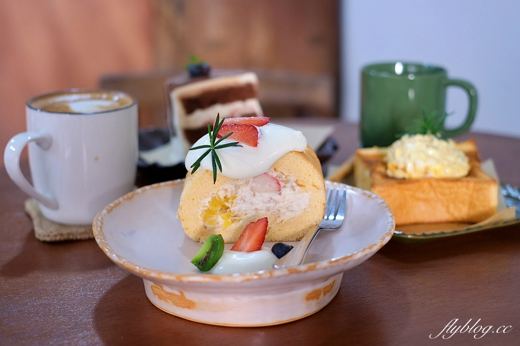 台中東區｜小犬咖啡店．日系老宅風咖啡館，手做吐司和甜點都很有水準 @飛天璇的口袋
