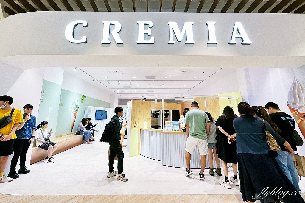 台中東區｜Cremia 台中Lalaport北館，超濃郁日本北海道冰淇淋，選用白色戀人餅乾同款甜筒 @飛天璇的口袋