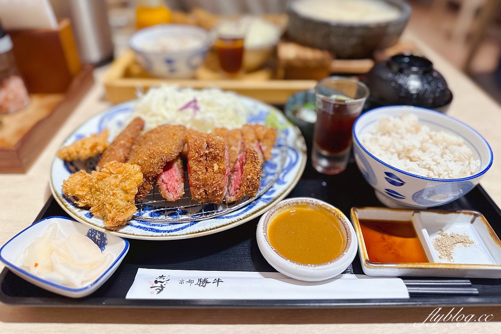 台中東區｜京都勝牛，來自日本現炸60秒的美味，台中第一間在LaLaport北館 @飛天璇的口袋