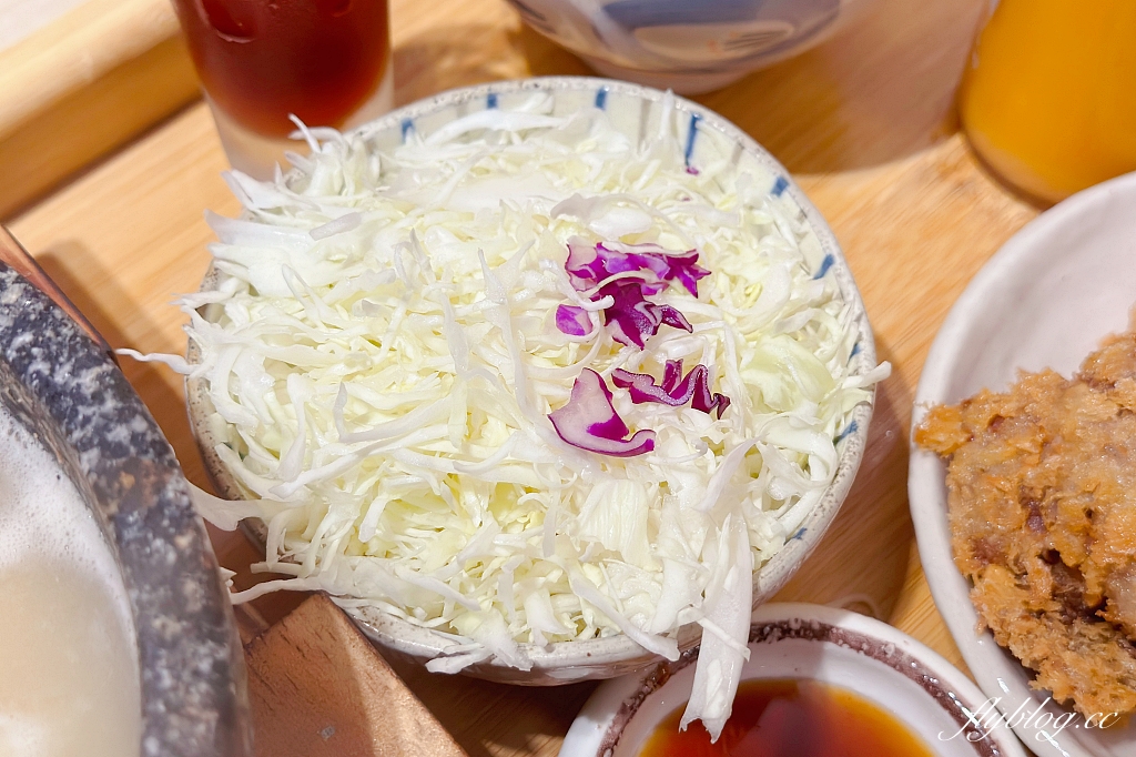 台中東區｜京都勝牛，來自日本現炸60秒的美味，台中第一間在LaLaport北館 @飛天璇的口袋