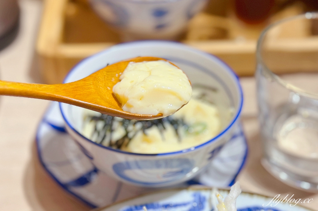 台中東區｜京都勝牛，來自日本現炸60秒的美味，台中第一間在LaLaport北館 @飛天璇的口袋