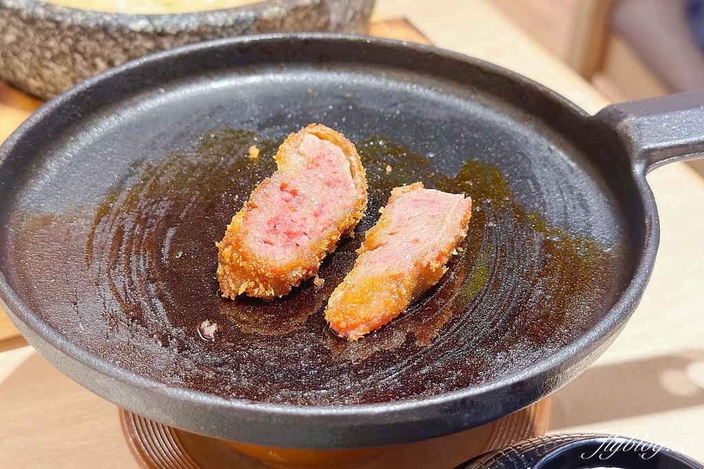 台中東區｜京都勝牛，來自日本現炸60秒的美味，台中第一間在LaLaport北館 @飛天璇的口袋