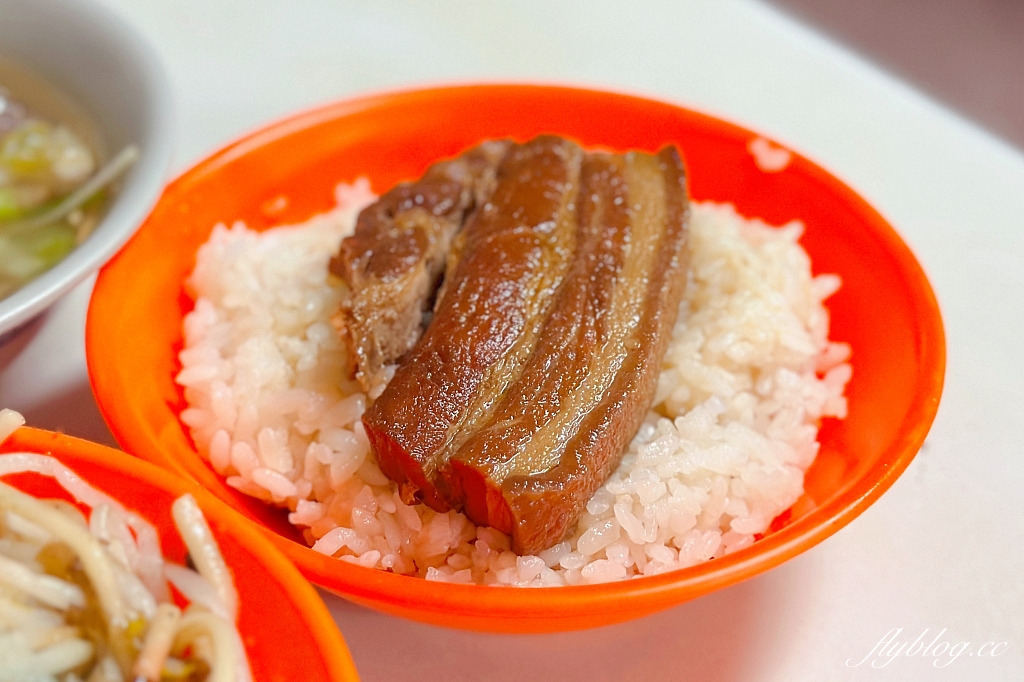 台中西區｜松哥拉仔麵．傳承50年老字號第三代，網友推薦台中五廊街炒麵 @飛天璇的口袋