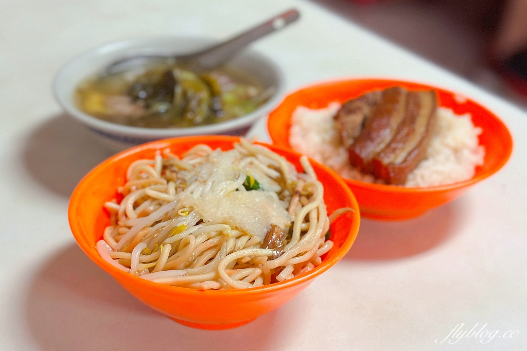 台中西區｜松哥拉仔麵．傳承50年老字號第三代，網友推薦台中五廊街炒麵 @飛天璇的口袋