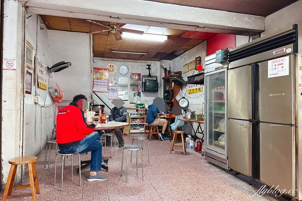 台中西區｜松哥拉仔麵．傳承50年老字號第三代，網友推薦台中五廊街炒麵 @飛天璇的口袋