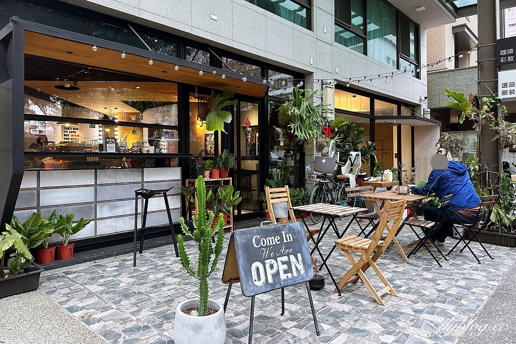 台中北區｜玖安飛飛 Coffee & Makeup，咖啡師和彩妝師的甜點店，中醫商圈復合式咖啡館 @飛天璇的口袋