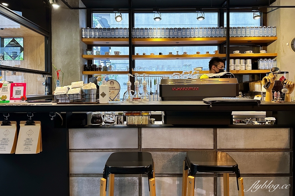 台中北區｜玖安飛飛 Coffee & Makeup，咖啡師和彩妝師的甜點店，中醫商圈復合式咖啡館 @飛天璇的口袋