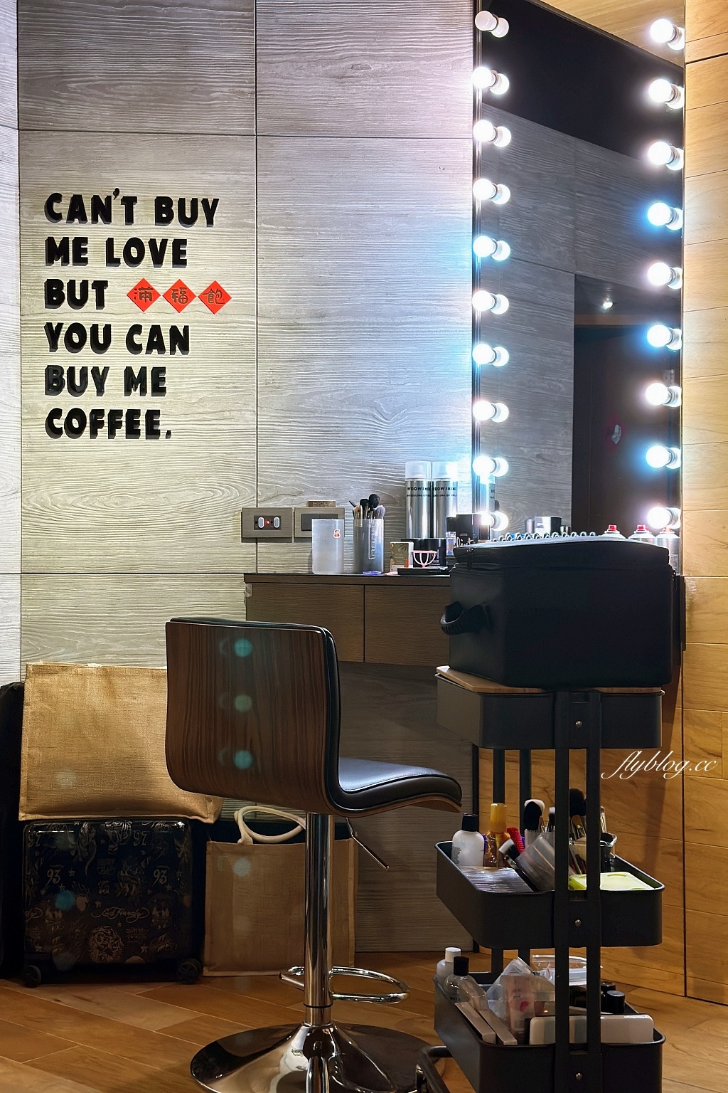 台中北區｜玖安飛飛 Coffee & Makeup，咖啡師和彩妝師的甜點店，中醫商圈復合式咖啡館 @飛天璇的口袋