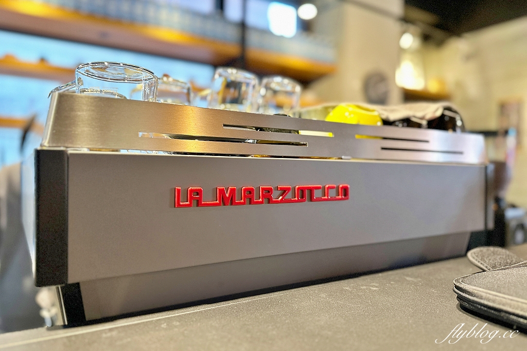 台中北區｜玖安飛飛 Coffee & Makeup，咖啡師和彩妝師的甜點店，中醫商圈復合式咖啡館 @飛天璇的口袋