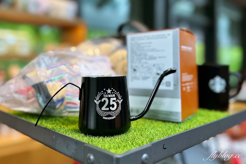 新北淡水｜星巴克淡水雲門門市．最有文藝氣息的星巴克，森林系的玻璃屋咖啡店 @飛天璇的口袋