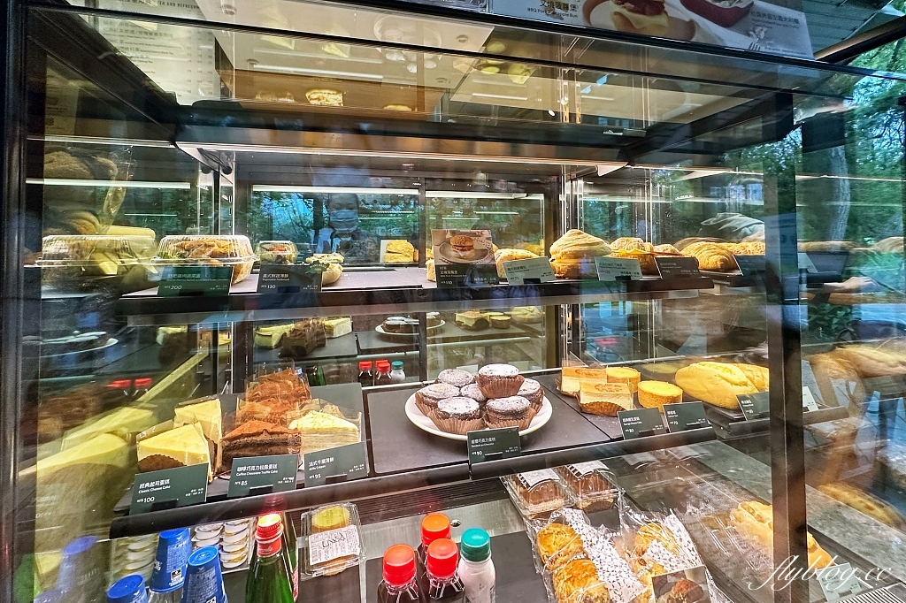 新北淡水｜星巴克淡水雲門門市．最有文藝氣息的星巴克，森林系的玻璃屋咖啡店 @飛天璇的口袋