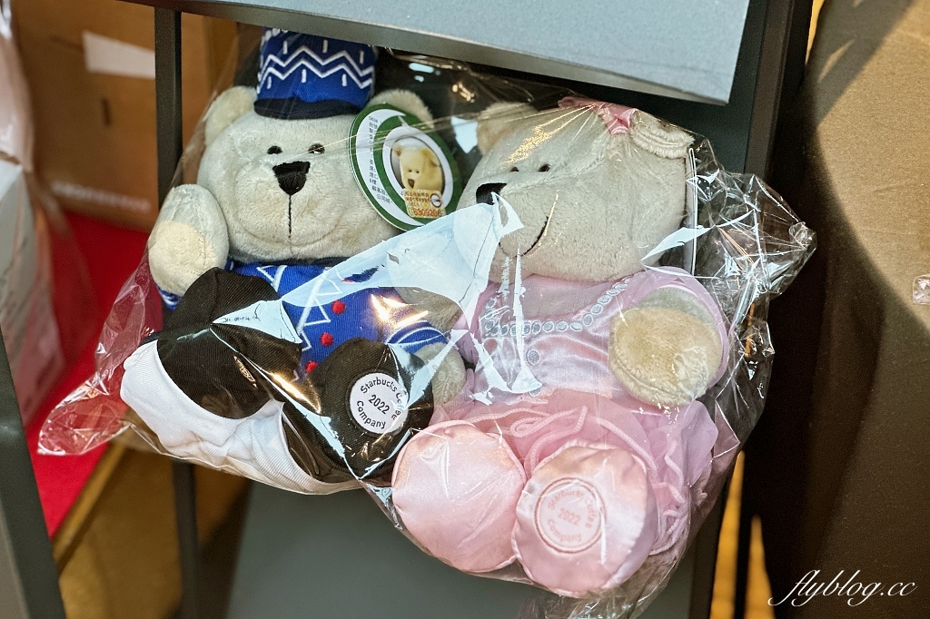 新北淡水｜星巴克淡水雲門門市．最有文藝氣息的星巴克，森林系的玻璃屋咖啡店 @飛天璇的口袋