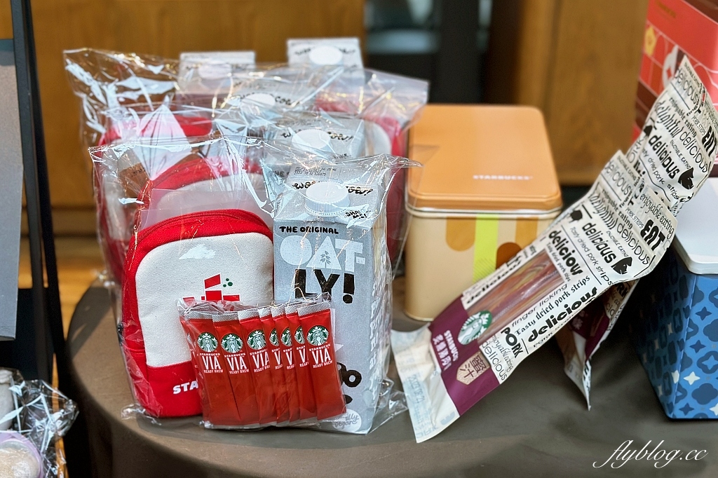 新北淡水｜星巴克淡水雲門門市．最有文藝氣息的星巴克，森林系的玻璃屋咖啡店 @飛天璇的口袋