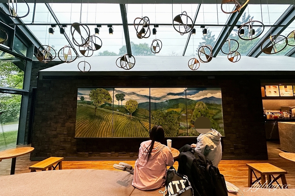 新北淡水｜星巴克淡水雲門門市．最有文藝氣息的星巴克，森林系的玻璃屋咖啡店 @飛天璇的口袋