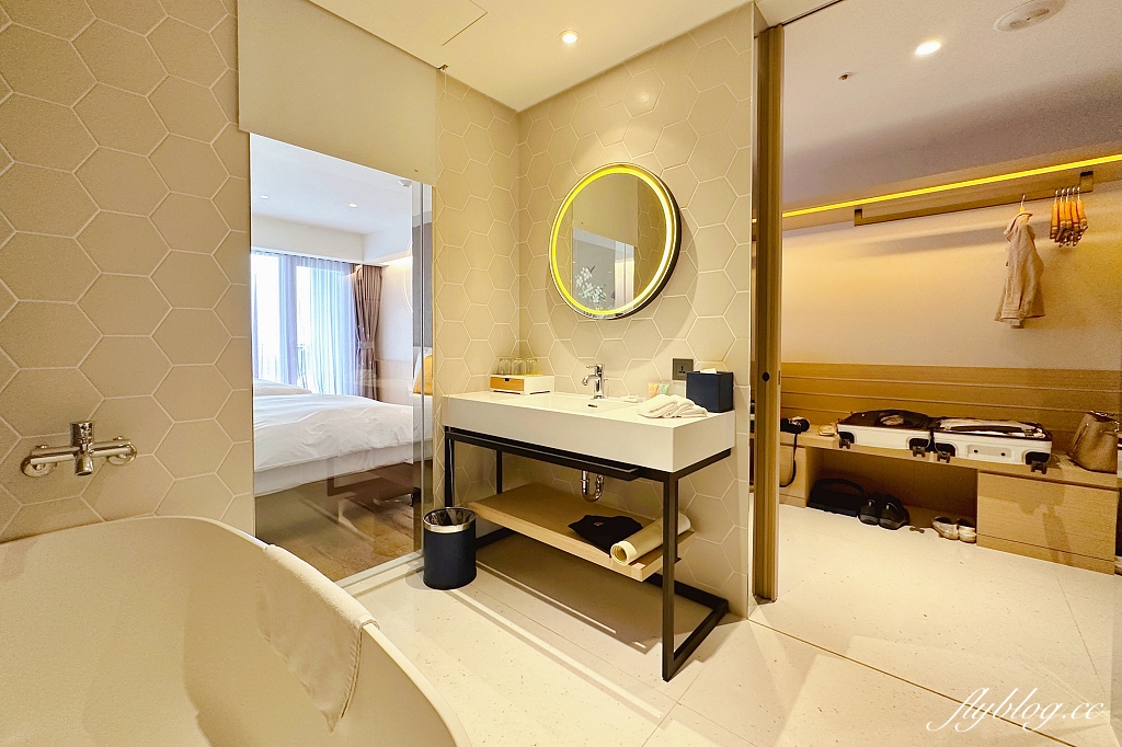 新北淡水｜將捷金鬱金香酒店，房間陽台正對淡水河美景，結合飯店商場和電影院 @飛天璇的口袋