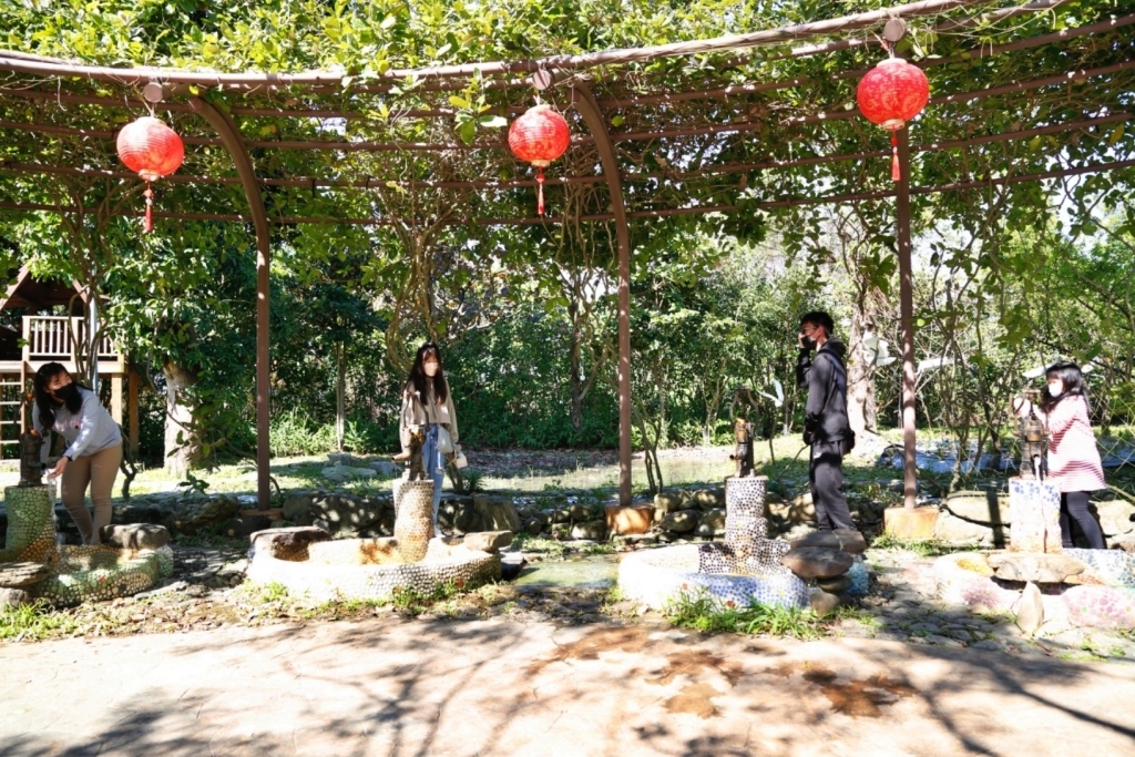 宜蘭蘇澳｜一米特米食點心觀光工廠，夏天泡冷泉、玩樹屋，還可以DIY雪莓娘、買伴手禮 @飛天璇的口袋