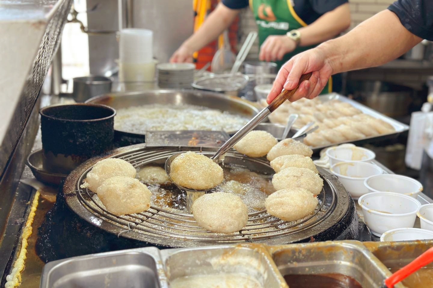 彰化美食｜阿三肉圓．彰化肉圓節雙料冠軍，包著干貝的酥皮肉圓 @飛天璇的口袋
