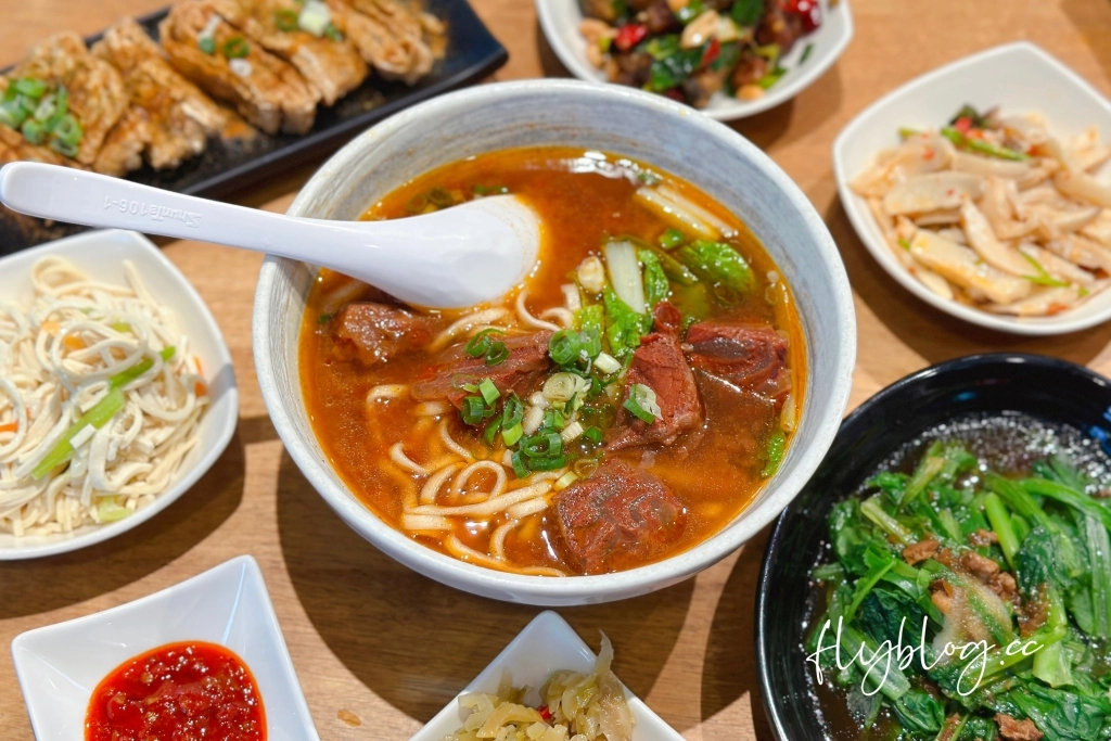 台中北屯｜大山牛肉麵，小菜選擇性多而且很好吃，牛肉麵是傳統的好味道 @飛天璇的口袋