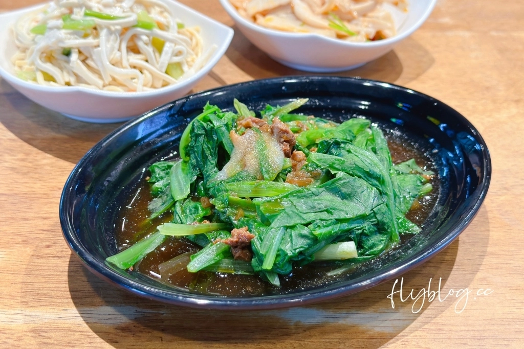 台中北屯｜大山牛肉麵，小菜選擇性多而且很好吃，牛肉麵是傳統的好味道 @飛天璇的口袋