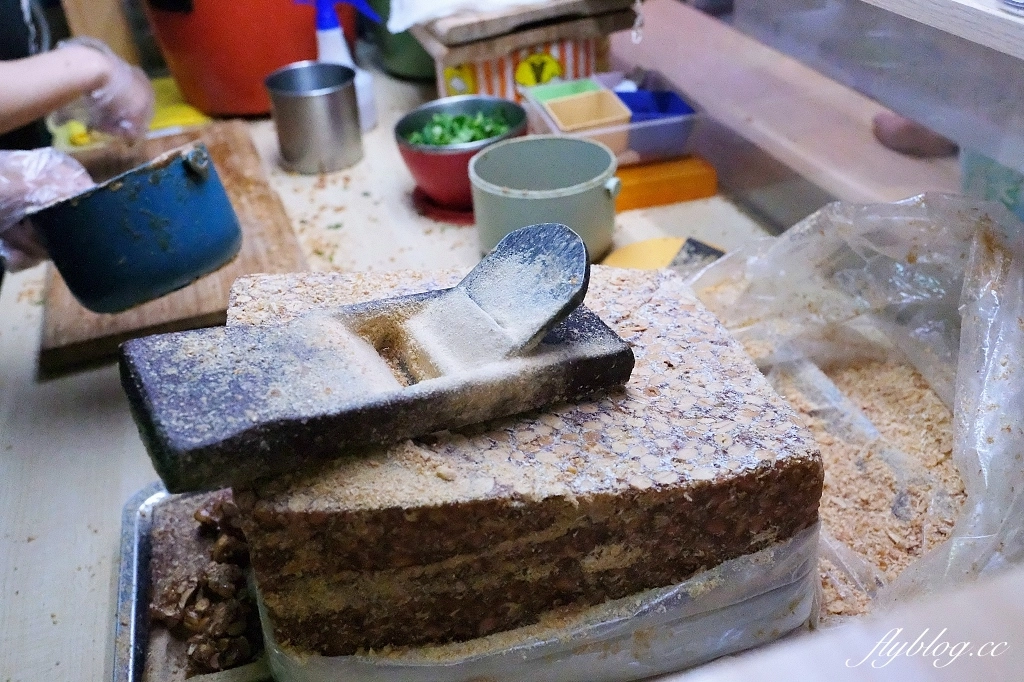 台北中正｜捲捲村花生捲冰淇淋，南機場夜市提拉米蘇花生捲冰淇淋，吃過就知道為何每天大排長龍了 @飛天璇的口袋