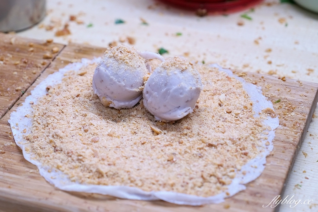 台北中正｜捲捲村花生捲冰淇淋，南機場夜市提拉米蘇花生捲冰淇淋，吃過就知道為何每天大排長龍了 @飛天璇的口袋